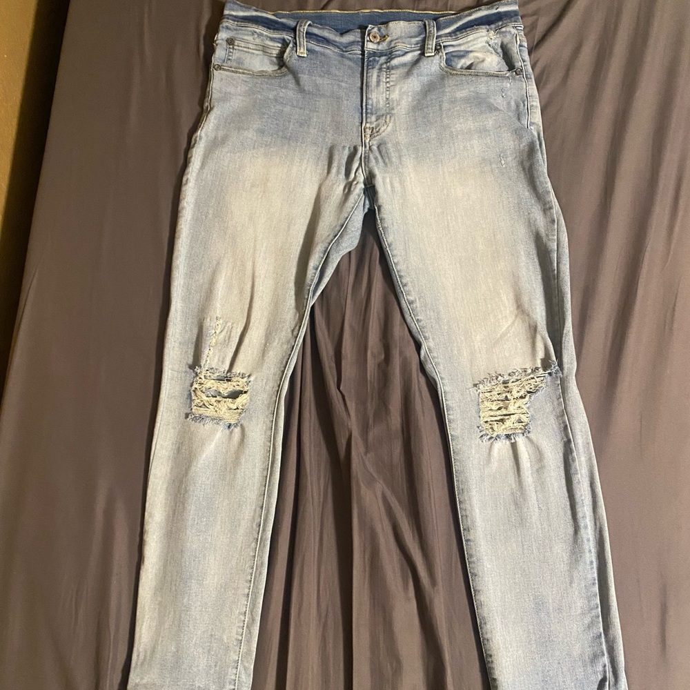 Ripped skinny jeans